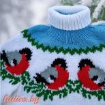 Этот нарядный детский свитер со снегирями вяжется спицами снизу вверх для удобства выполнения круглой жаккардовой кокетки Узор снеги