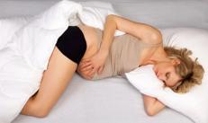 Why shouldn't a pregnant woman sleep on her back?