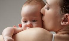 Perché il rigurgito si verifica nei neonati?