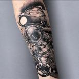 Planētu tetovējumu parāde uz roku skicēm