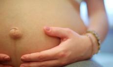 מדוע מופיע פס על הבטן במהלך ההריון?