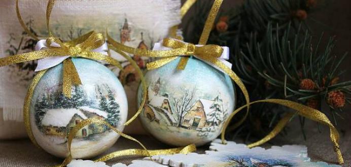 An anticipation of the holiday that you can touch: New Year's pictures for decoupage