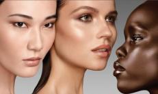 Highlighter - sebuah kata baru dalam industri kecantikan kosmetik atau bagaimana membuat wajah Anda mendekati ideal?