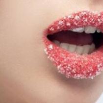 Peeling della pelle vicino alla bocca: scoprire le cause ed eliminare il disagio Peeling sul viso vicino alle labbra
