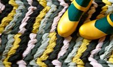 Килим от стари дънки: майсторски клас Изплетете килим от стари дънки стъпка по стъпка
