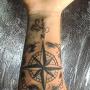 Kompasa rozes tetovējums Kompasa rozes tetovējums uz rokas