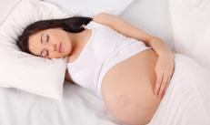 Защо бременните жени не трябва да лежат по гръб?