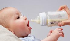 Kan babyvoeding in de magnetron worden verwarmd?