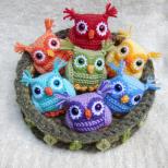 Brinquedos amigurumi em miniatura: tricotando uma coruja inteligente