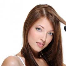 How to avoid damaging your hair with a straightening iron